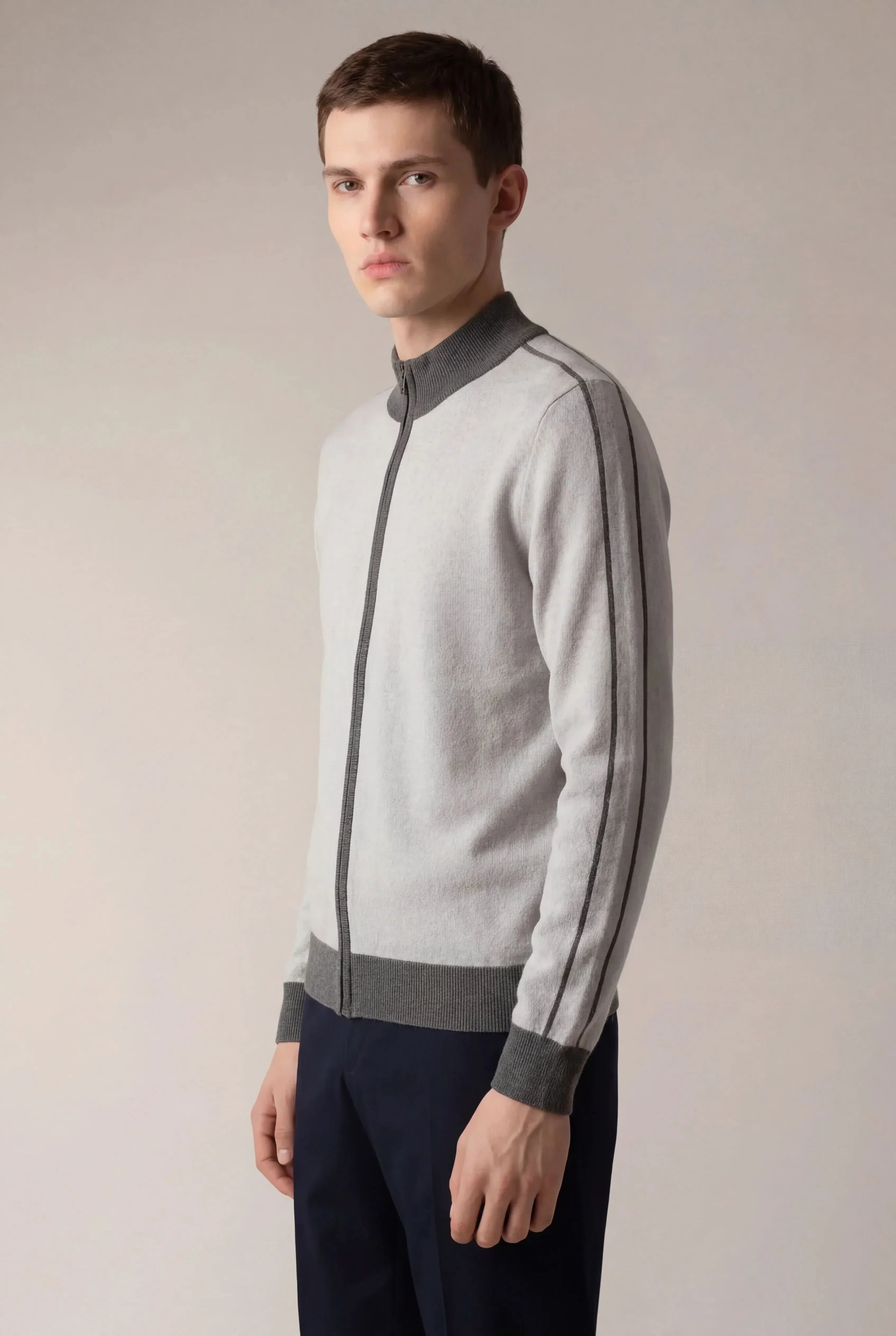 Santiono Cargidan Grey