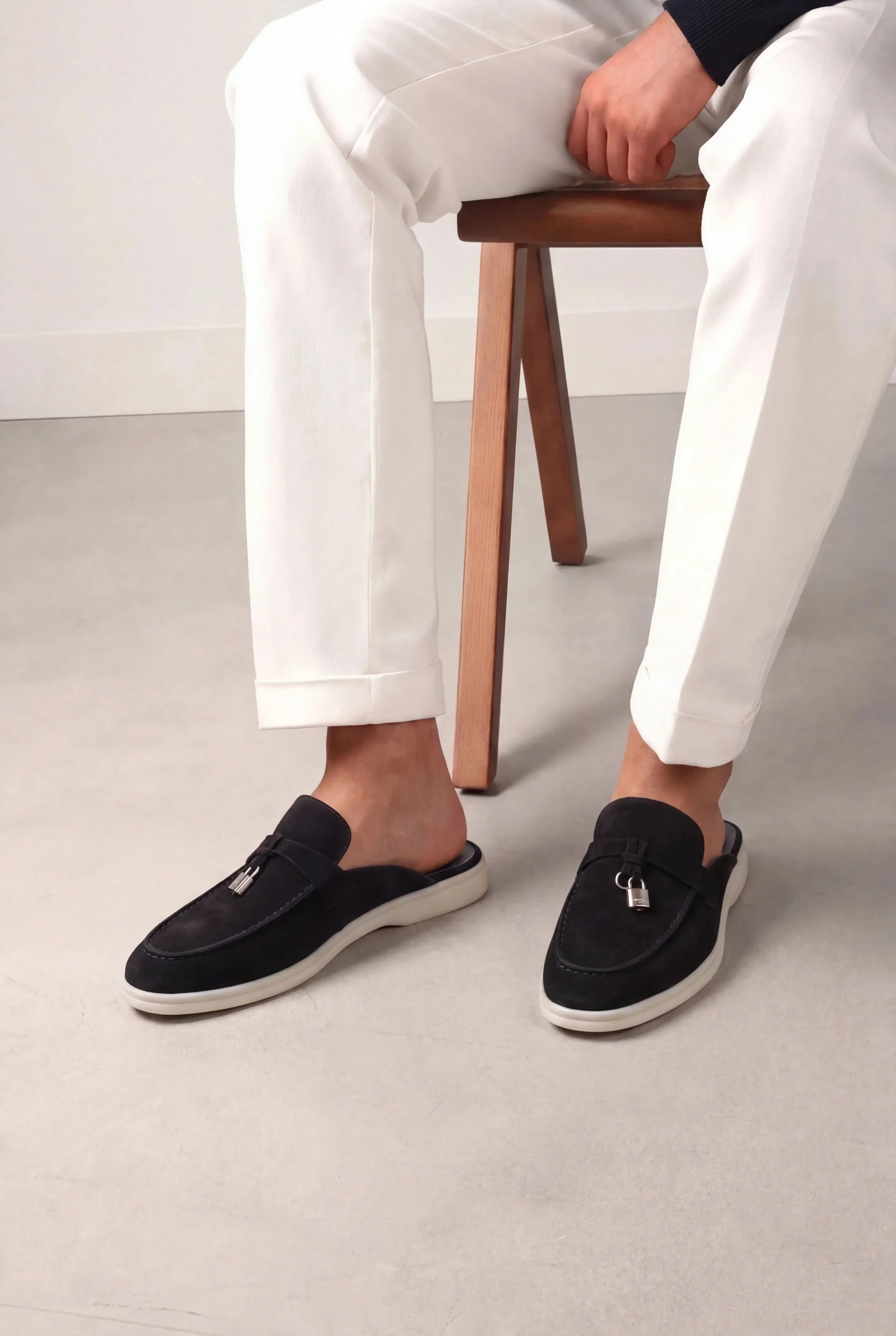 Suède Black Explorer Mule