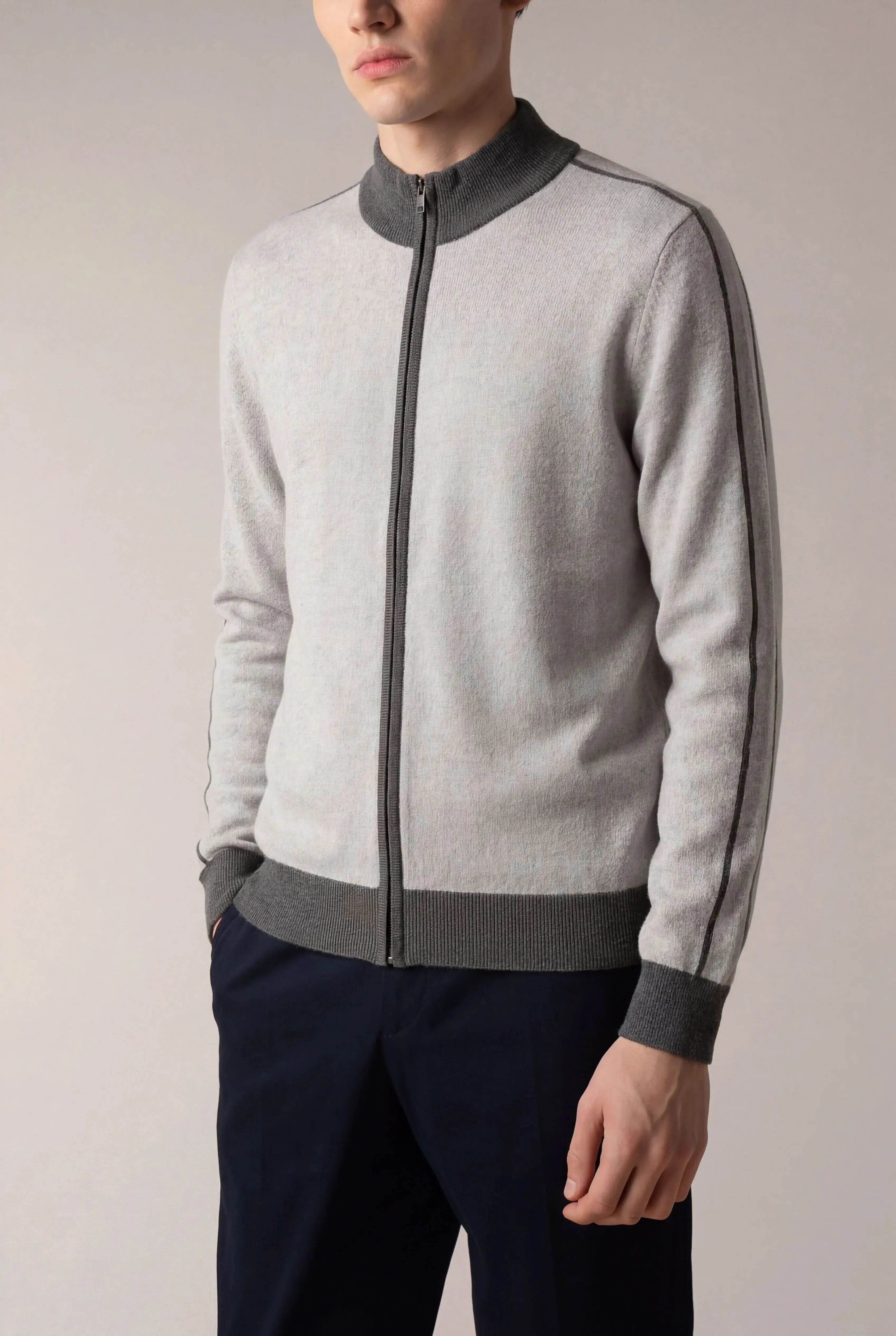 Santiono Cargidan Grey